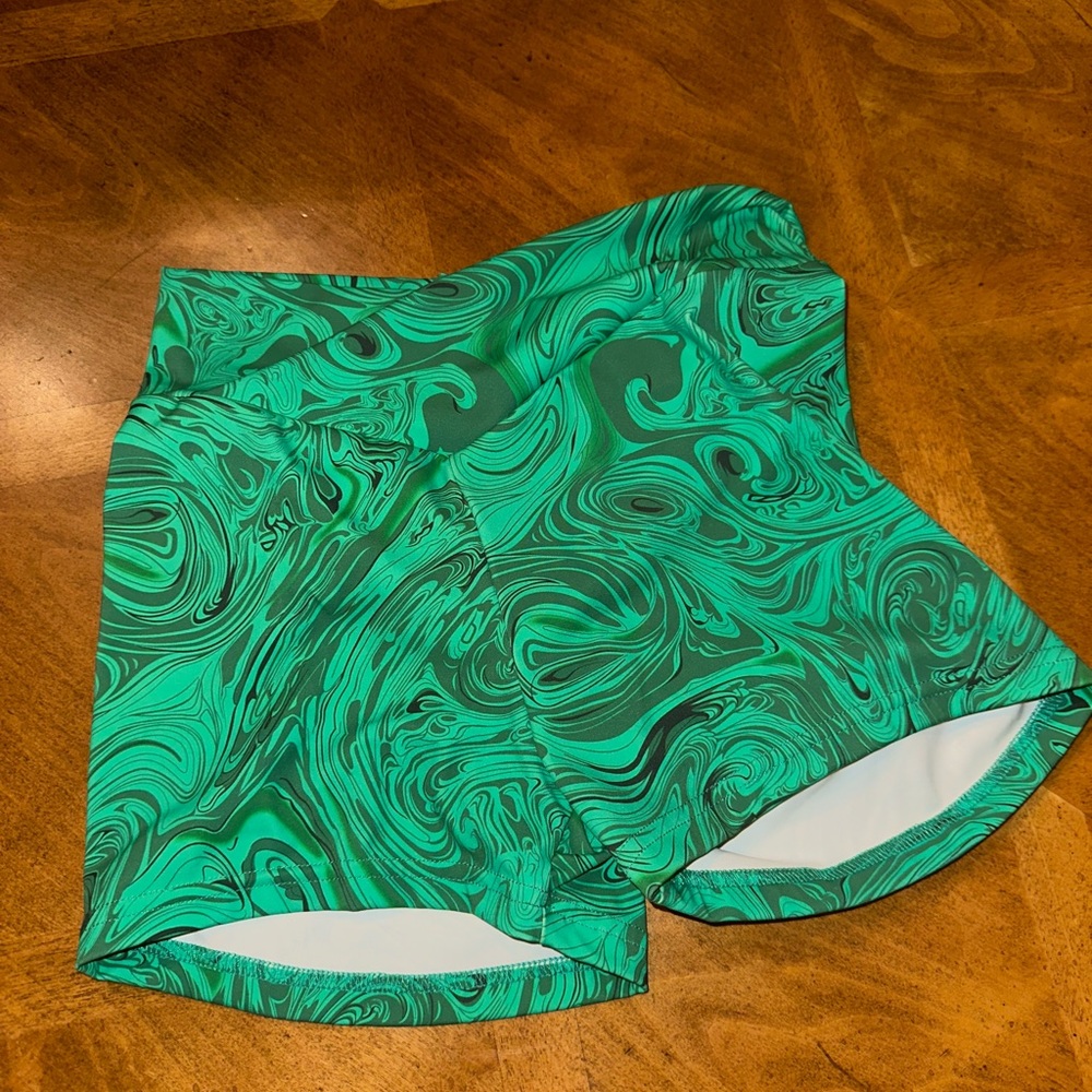 Daylan Athletica Green Swirl Women's Shorts